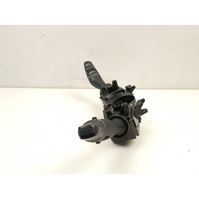 Recambio de mando luces y limpias para hyundai i30 ranchera familiar (pde) 1.6 crdi referencia OEM IAM 93404G4950  