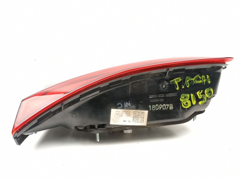 Recambio de piloto porton derecho para hyundai i30 ranchera familiar (pde) 1.6 crdi referencia OEM IAM 92404G4200  