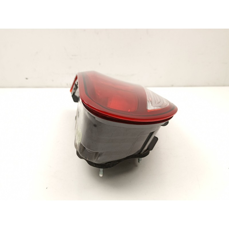 Recambio de piloto porton derecho para hyundai i30 ranchera familiar (pde) 1.6 crdi referencia OEM IAM 92404G4200  