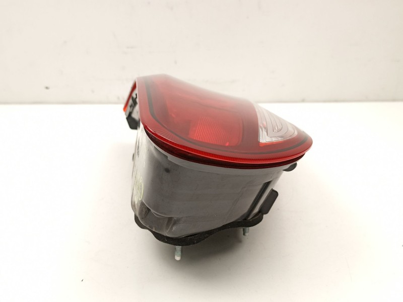 Recambio de piloto porton derecho para hyundai i30 ranchera familiar (pde) 1.6 crdi referencia OEM IAM 92404G4200  