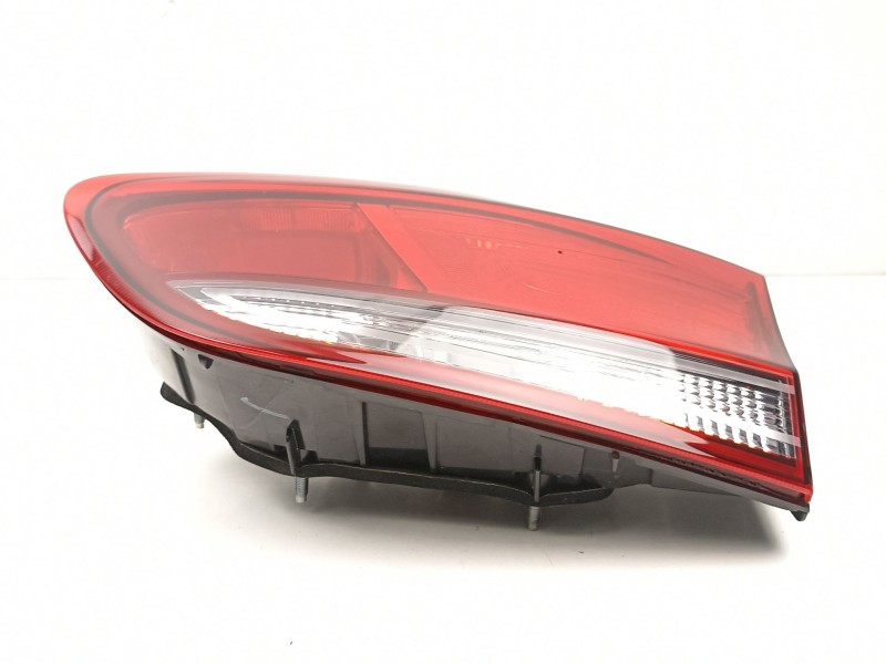 Recambio de piloto porton derecho para hyundai i30 ranchera familiar (pde) 1.6 crdi referencia OEM IAM 92404G4200  