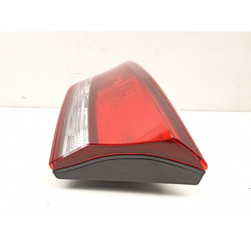 Recambio de piloto porton derecho para hyundai i30 ranchera familiar (pde) 1.6 crdi referencia OEM IAM 92404G4200  