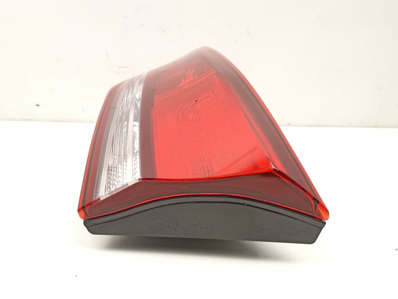 Recambio de piloto porton derecho para hyundai i30 ranchera familiar (pde) 1.6 crdi referencia OEM IAM 92404G4200  