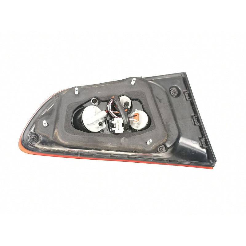 Recambio de piloto porton derecho para hyundai i30 ranchera familiar (pde) 1.6 crdi referencia OEM IAM 92404G4200  