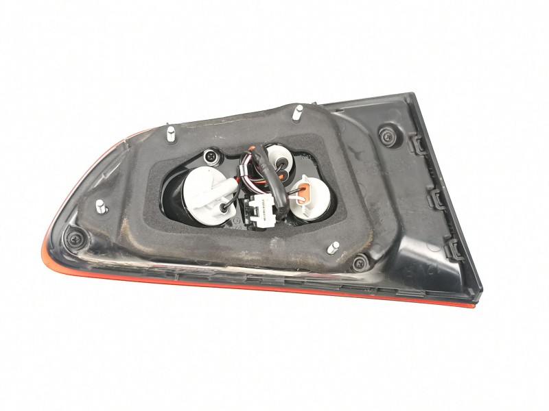 Recambio de piloto porton derecho para hyundai i30 ranchera familiar (pde) 1.6 crdi referencia OEM IAM 92404G4200  