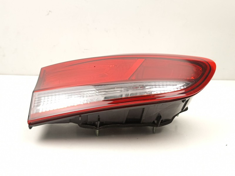 Recambio de piloto porton izquierdo para hyundai i30 ranchera familiar (pde) 1.6 crdi referencia OEM IAM 92403G4200  