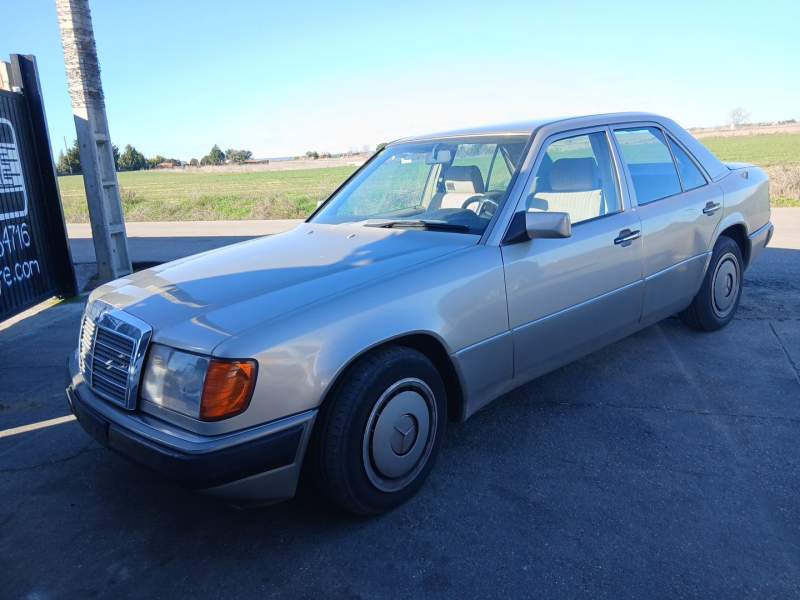 MERCEDES-BENZ 124 SEDÁN (W124)