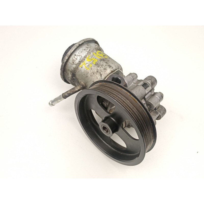 Recambio de bomba direccion para toyota avensis ranchera familiar (_t25_) 2.0 d-4d (adt250_) referencia OEM IAM 4431005120  
