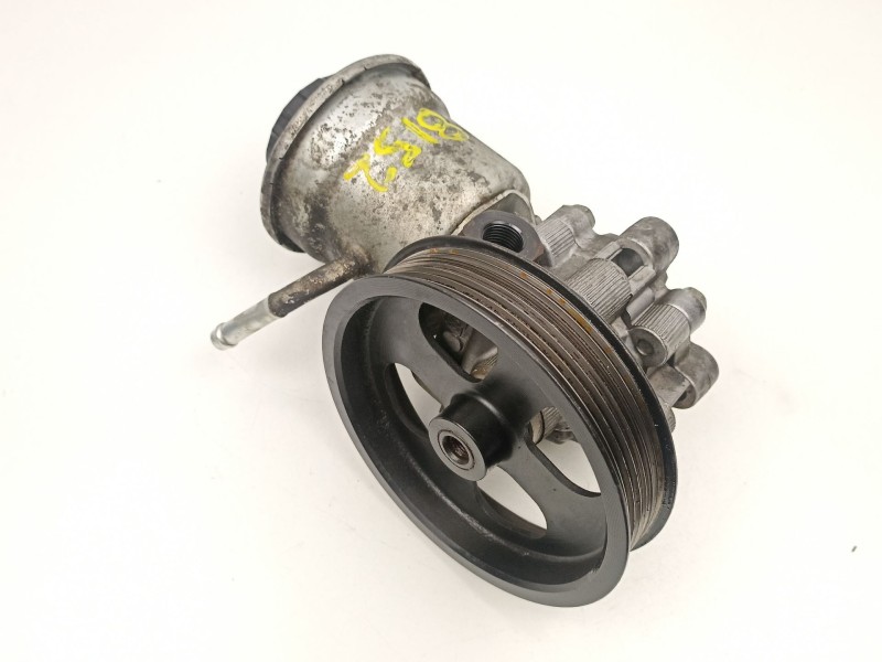 Recambio de bomba direccion para toyota avensis ranchera familiar (_t25_) 2.0 d-4d (adt250_) referencia OEM IAM 4431005120  