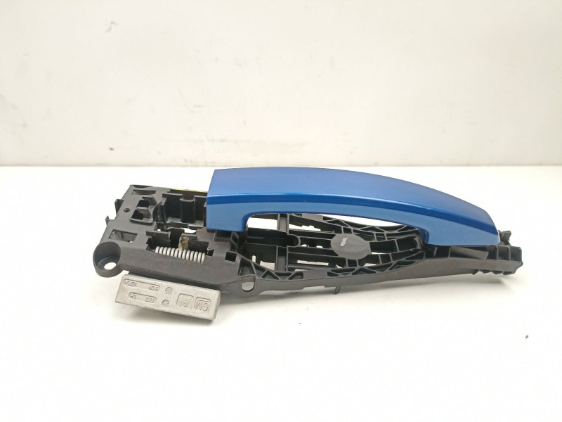 Recambio de manilla delantera izquierda para chevrolet cruze fastback (j305) 1.6 referencia OEM IAM 13576845  