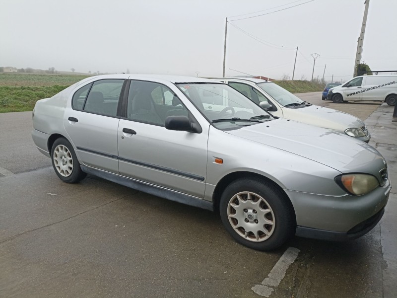 nissan primera hatchback (p11) del año 2000
