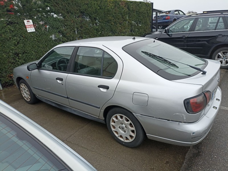 nissan primera hatchback (p11) del año 2000