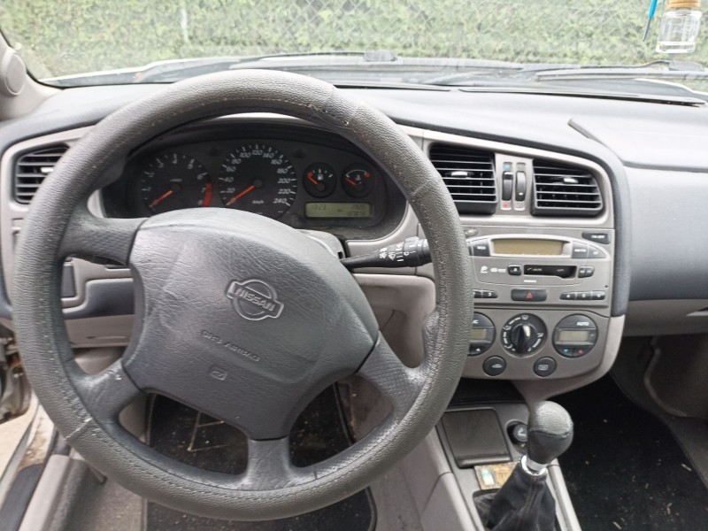 nissan primera hatchback (p11) del año 2000
