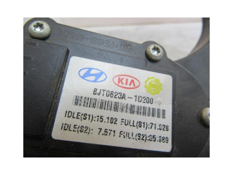 Recambio de potenciómetro aceleración : kia carens : 2.0 crdi (140,04cv) [2007] para kia carens 2.0 crdi referencia OEM IAM BJT0