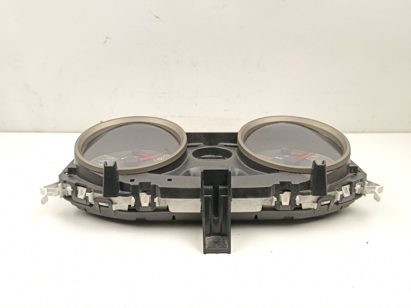Recambio de cuadro instrumentos para renault megane 1.9 dci referencia OEM IAM 8200408787  
