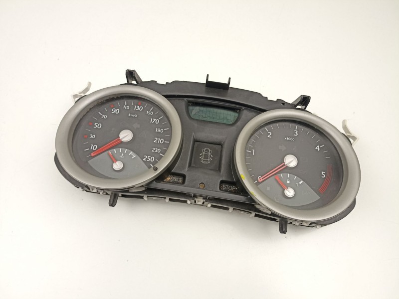 Recambio de cuadro instrumentos para renault megane 1.9 dci referencia OEM IAM 8200399695  