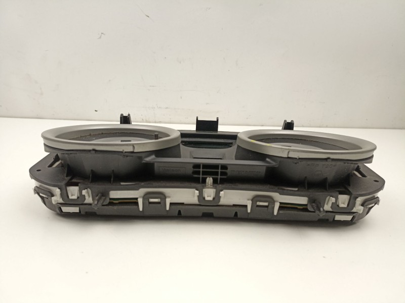 Recambio de cuadro instrumentos para renault megane 1.9 dci referencia OEM IAM 8200399695  