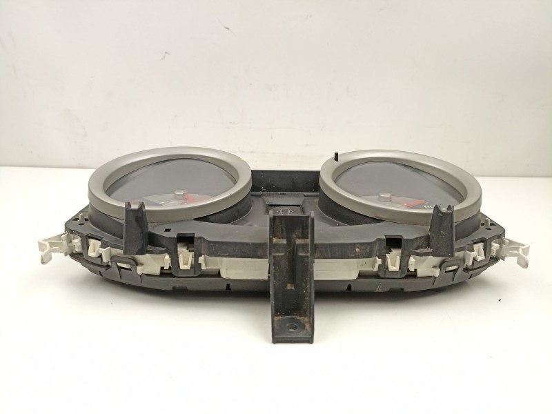 Recambio de cuadro instrumentos para renault megane 1.9 dci referencia OEM IAM 8200399695  