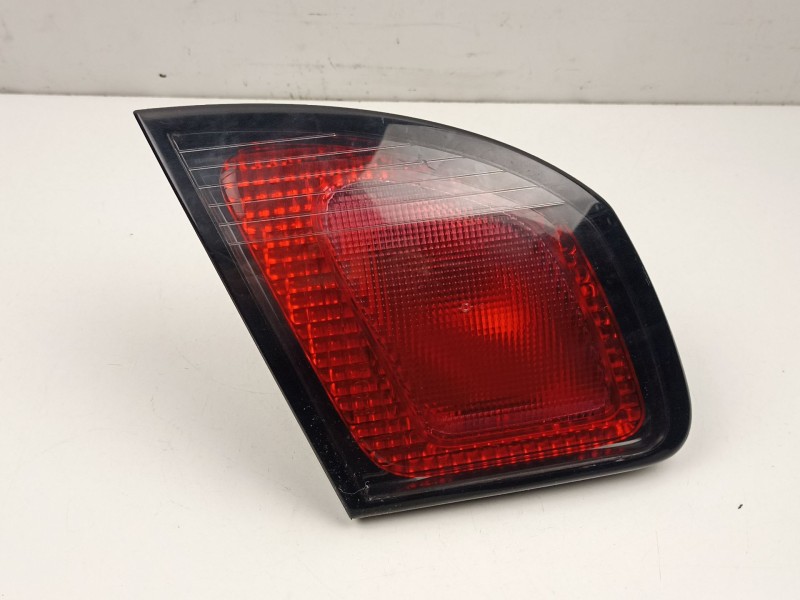 Recambio de piloto porton izquierdo para nissan primera hatchback (p11) 1.6 16v referencia OEM IAM 265559F610 89020318 