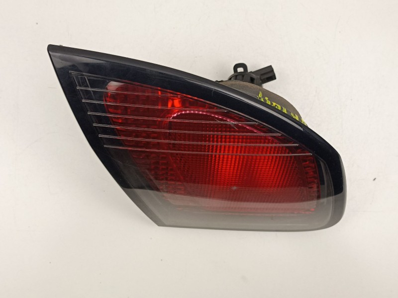 Recambio de piloto porton izquierdo para nissan primera hatchback (p11) 1.6 16v referencia OEM IAM 265559F610 89020318 