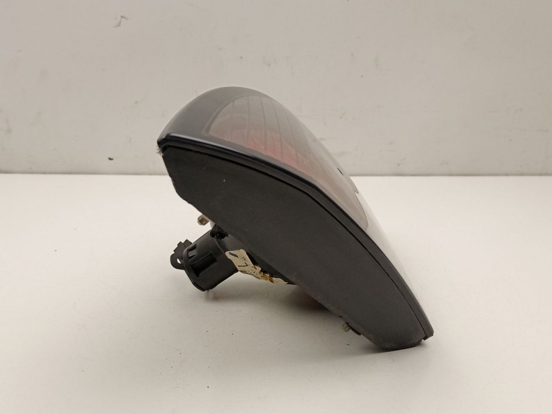 Recambio de piloto porton izquierdo para nissan primera hatchback (p11) 1.6 16v referencia OEM IAM 265559F610 89020318 