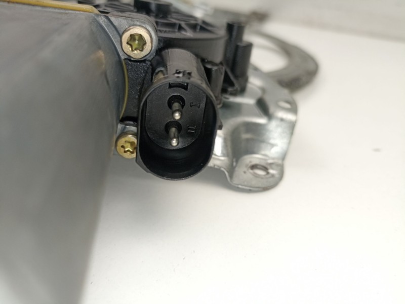 Recambio de elevalunas delantero derecho para bmw serie 3 berlina (e36) 2.5 325td referencia OEM IAM 51328146802  