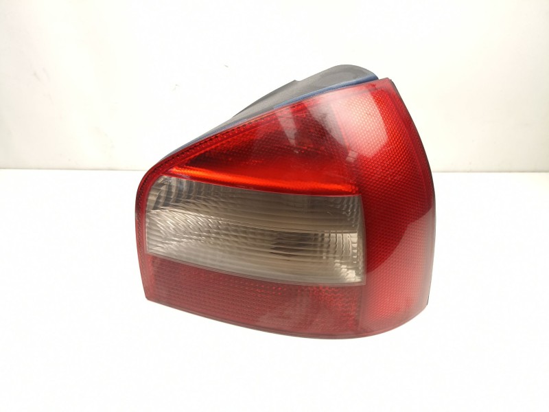 Recambio de piloto trasero derecho para audi a3 (8l1) 1.9 tdi quattro referencia OEM IAM 8L0945096C  