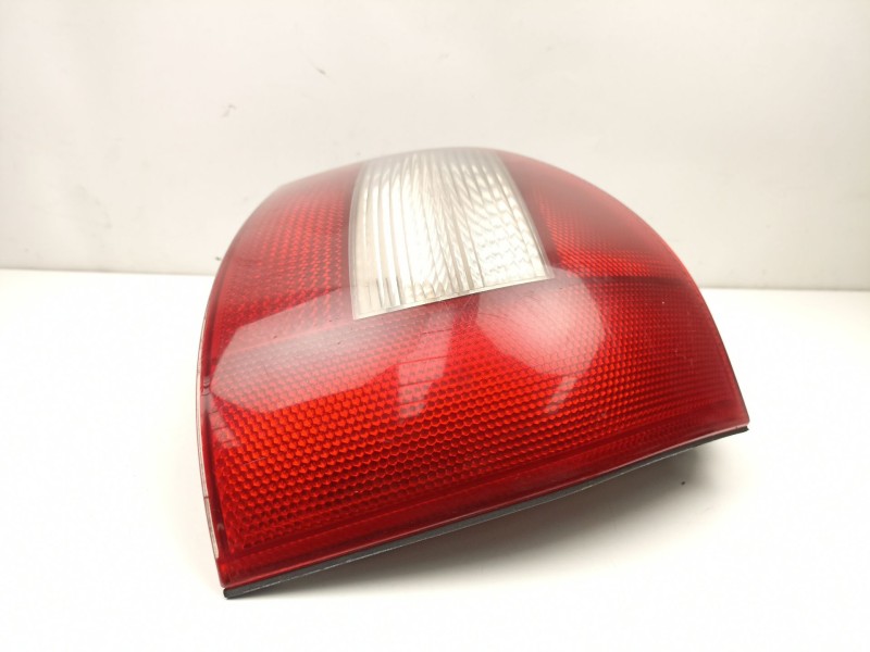 Recambio de piloto trasero derecho para audi a3 (8l1) 1.9 tdi quattro referencia OEM IAM 8L0945096C  