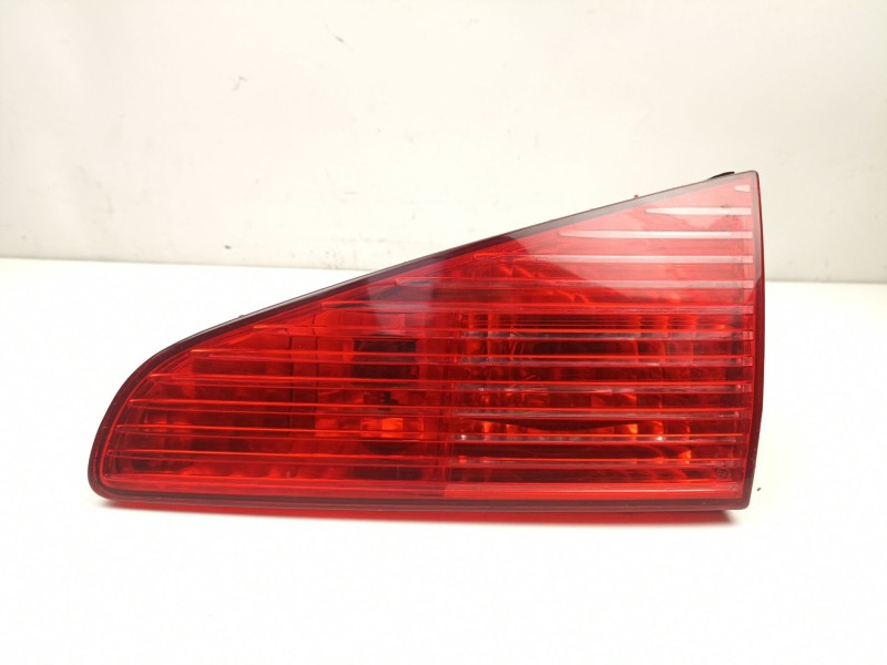 Recambio de piloto porton derecho para peugeot 607 (9d, 9u) 2.0 hdi referencia OEM IAM 6351N2  