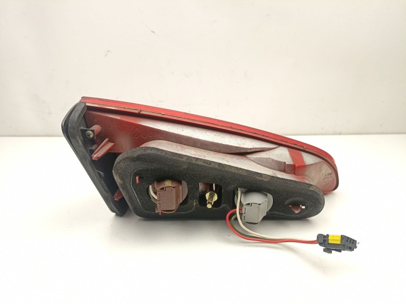 Recambio de piloto porton derecho para peugeot 607 (9d, 9u) 2.0 hdi referencia OEM IAM 6351N2  