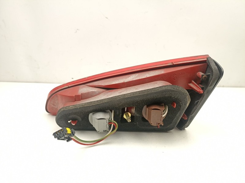 Recambio de piloto porton izquierdo para peugeot 607 (9d, 9u) 2.0 hdi referencia OEM IAM 6350N2  