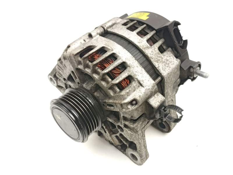 Recambio de alternador para kia carens iv 1.7 crdi referencia OEM IAM 373002A850 2611067 
