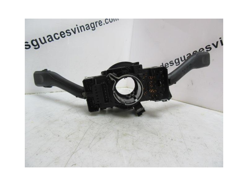 Recambio de mando luces y limpias : skoda fabia : 1.9 d -asy (63,90cv) 5p [2001] para skoda fabia 1.9 d -asy referencia OEM IAM 