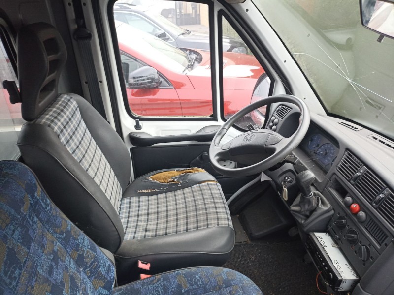 peugeot boxer furgón (230l) del año 2000