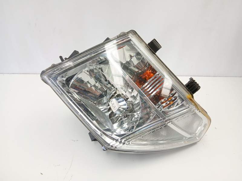 Recambio de faro izquierdo para nissan navara np300 (d40) 2.5 dci 4wd referencia OEM IAM 26060EB30A  