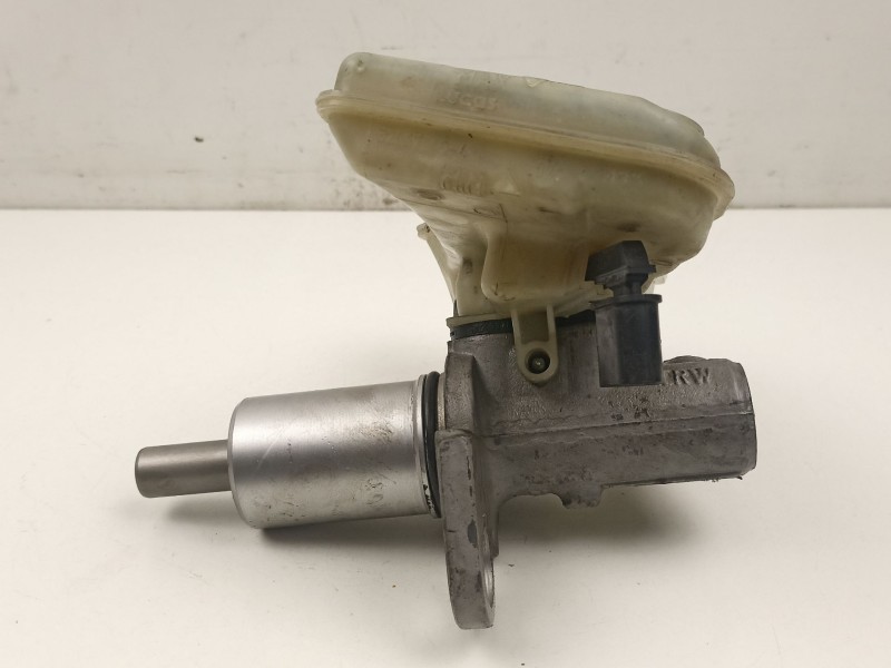 Recambio de bomba de freno para audi a4 b6 (8e2) 2.5 tdi referencia OEM IAM 8E0611021  