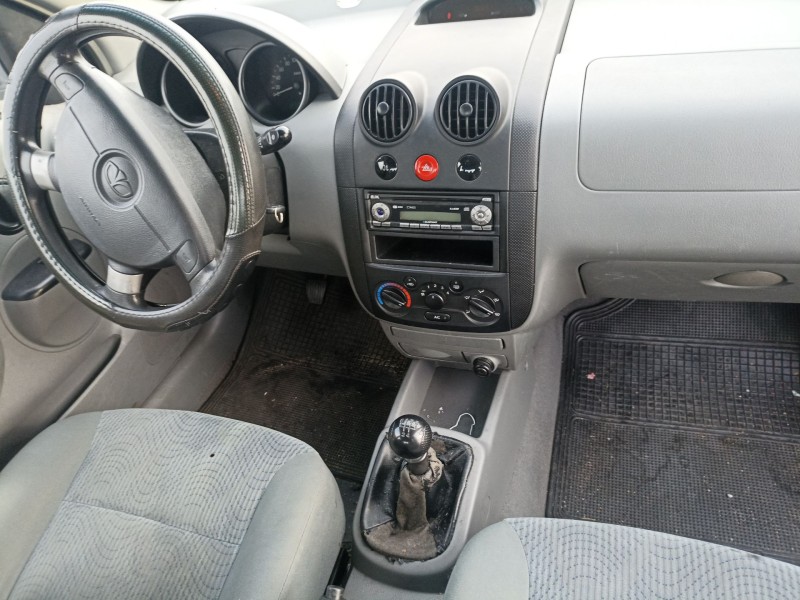 daewoo kalos sedán (klas) del año 2004