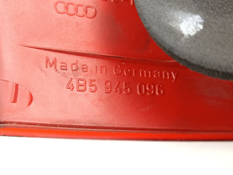 Recambio de piloto trasero derecho para audi a6 berlina (4b2) 2.4 (121kw) referencia OEM IAM 4B5945096  