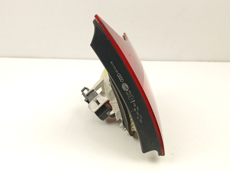 Recambio de piloto porton derecho para audi a4 b7 (8ec) 2.0 tfsi referencia OEM IAM 8E5945094  