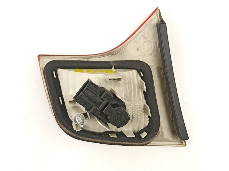 Recambio de piloto porton derecho para audi a4 b7 (8ec) 2.0 tfsi referencia OEM IAM 8E5945094  