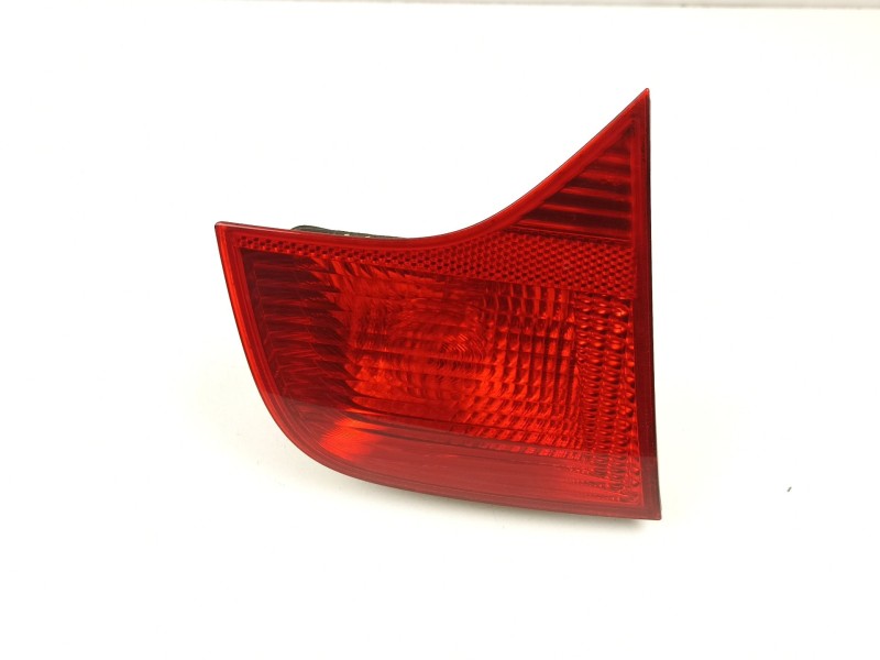 Recambio de piloto porton izquierdo para audi a4 b7 (8ec) 2.0 tfsi referencia OEM IAM 8E5945093  