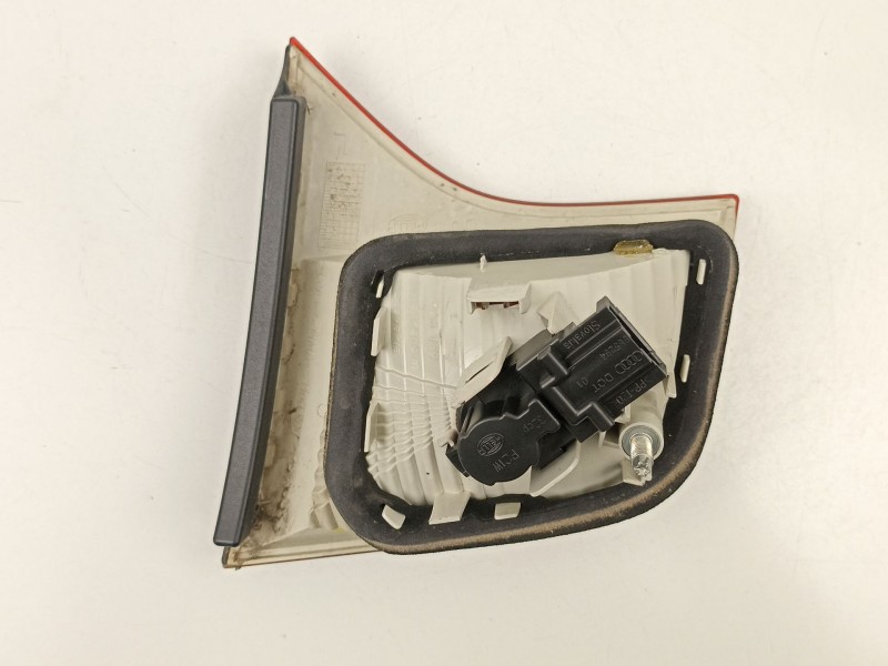 Recambio de piloto porton izquierdo para audi a4 b7 (8ec) 2.0 tfsi referencia OEM IAM 8E5945093  