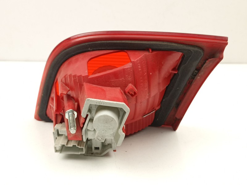 Recambio de piloto porton izquierdo para audi a3 1.9 tdi ranchera(105 cv) referencia OEM IAM 8P494509312S  