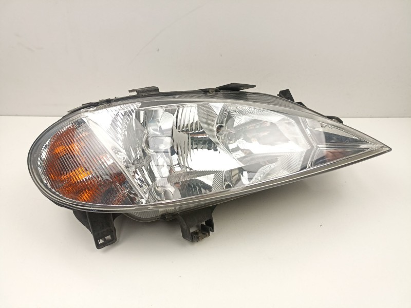 Recambio de faro derecho para renault megane i (ba0/1_) 1.9 dti (ba1u) referencia OEM IAM 7700427870 67743620 