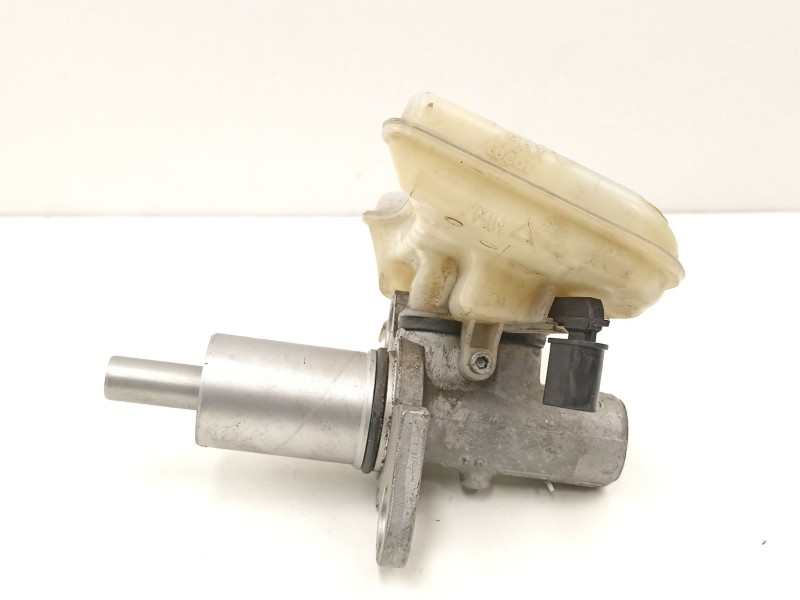 Recambio de bomba de freno para audi a4 b7 (8ec) 2.0 tfsi referencia OEM IAM 8E0611021  