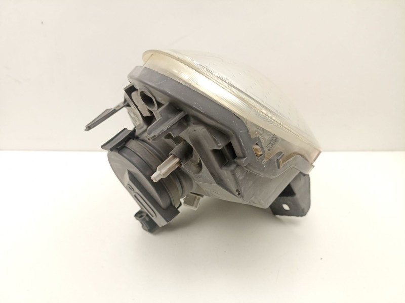 Recambio de faro derecho para renault kangoo 1.5 dci referencia OEM IAM 8200150617  