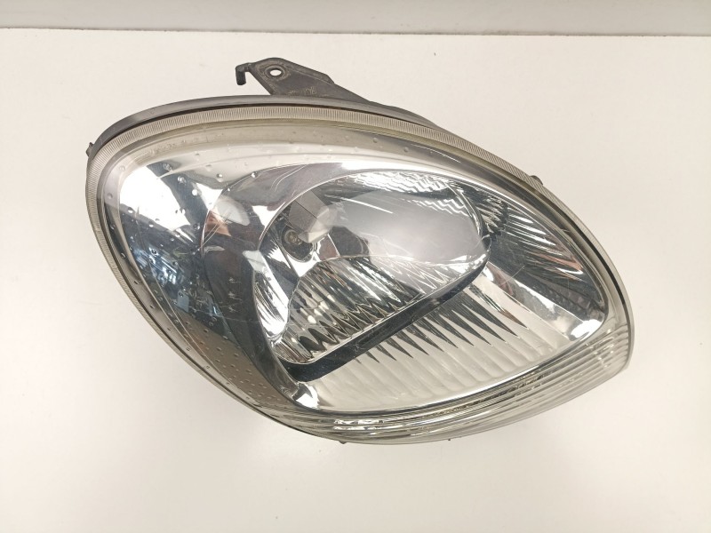 Recambio de faro derecho para nissan kubistar 1.5 dci referencia OEM IAM 8200236591  