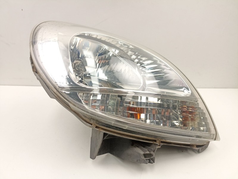Recambio de faro derecho para nissan kubistar 1.5 dci referencia OEM IAM 8200236591  