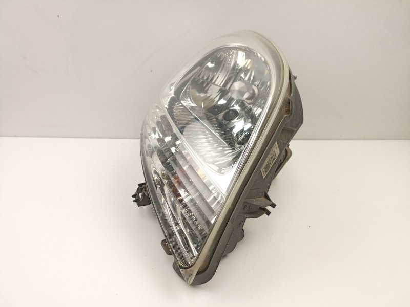 Recambio de faro derecho para nissan kubistar 1.5 dci referencia OEM IAM 8200236591  