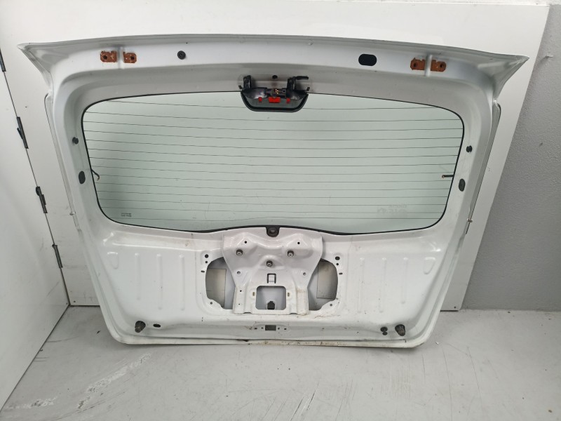 Recambio de porton trasero para dacia sandero 1.2 g - d4f f732 referencia OEM IAM 901006269R  